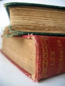 512px-Old_book_-_Les_Miserables